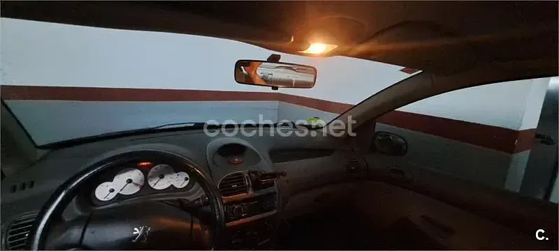 Usado Peugeot 206 75 CV (55 kW) 2005 Gris / plata Berlina