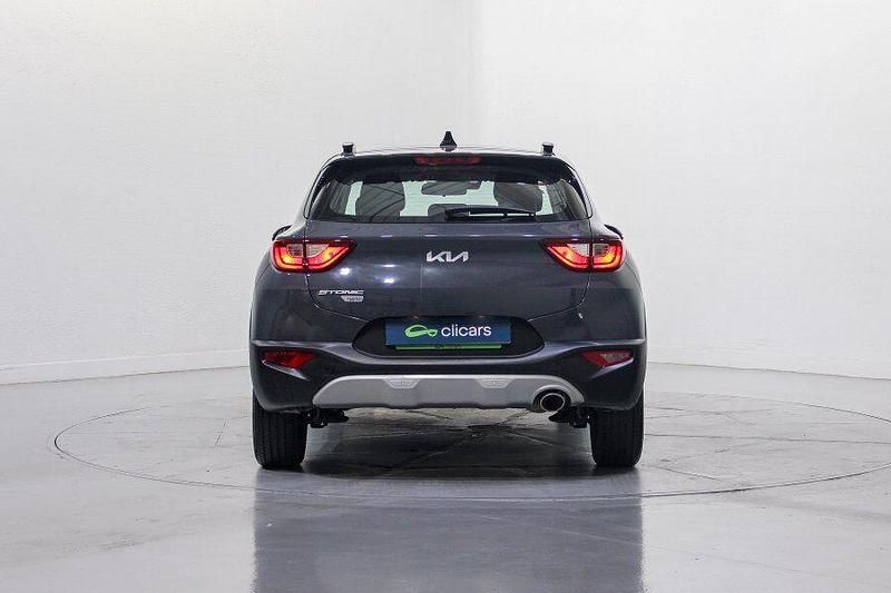 Usado Kia Stonic 120 CV (88 kW) 2021 Gris SUV