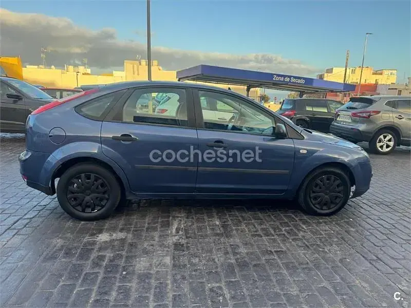 Usado Ford Focus Trend 100 CV (73 kW) 2006 Azul Berlina