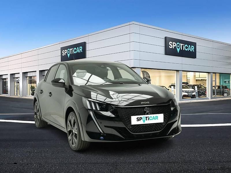 Usado Peugeot e-208 GT 100 kW (136 CV) 2023 Negro Utilitario