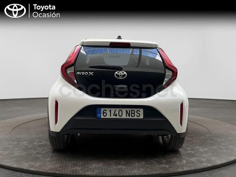 Usado Toyota Aygo X Play 72 CV (52 kW) 2025 Blanco SUV