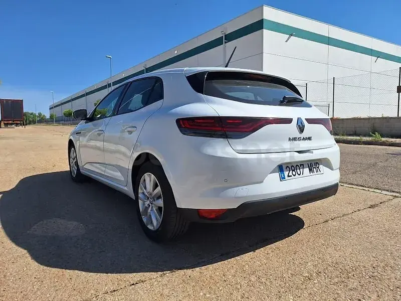 Usado Renault Mégane II Equilibre 115 CV (84 kW) 2023 Blanco Berlina