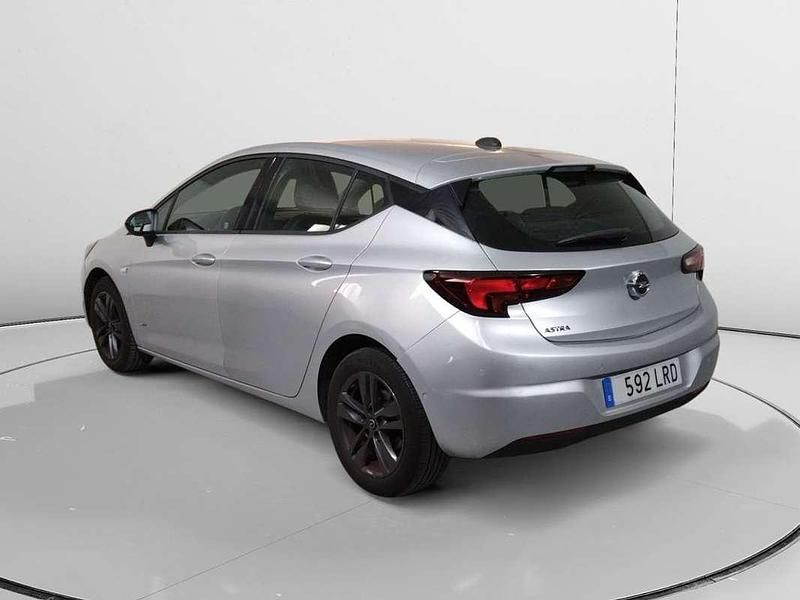 Usado Opel Astra Design & Tech 131 CV (96 kW) 2021 Gris Utilitario