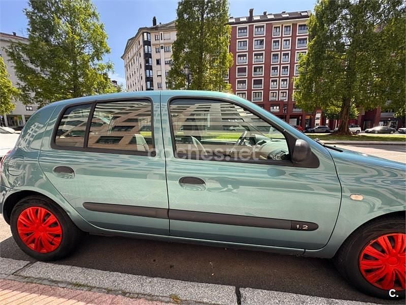 Usado Renault Clio II Authentique 60 CV (44 kW) 2004 Verde Berlina