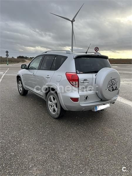 Usado Toyota RAV4 Premium 177 CV (130 kW) 2006 Gris / plata SUV