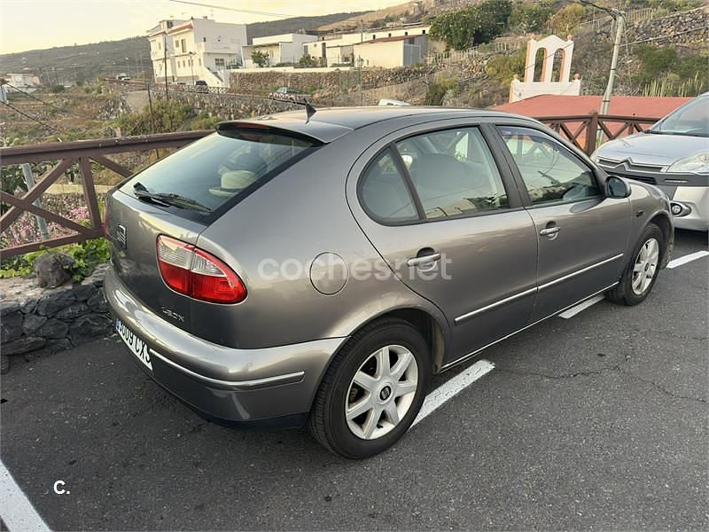 Usado Seat Leon Stella 105 CV (77 kW) 2004 Gris / plata Utilitario