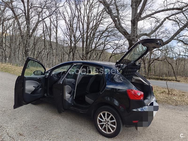 Usado Seat Ibiza Reference 90 CV (66 kW) 2015 Negro Berlina