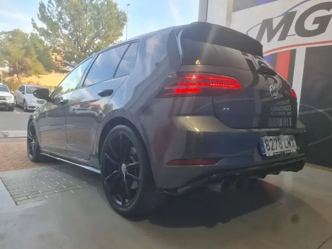 Begagnad VW Golf VII R 310 HK (228 kW) 2018 Grå Halvkombi