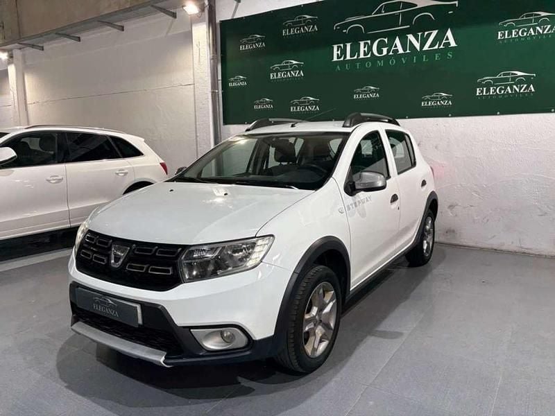 Blanco Usado 2017 Dacia Sandero Lauréate Utilitario | 8490 € (Precio justo) - Imagen 1/4