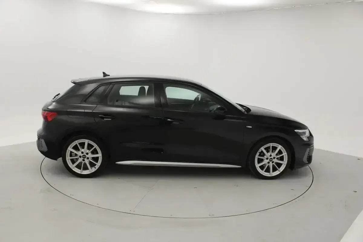 Usado Audi A3 150 HP (110 kW) 2023 Preto Sedan