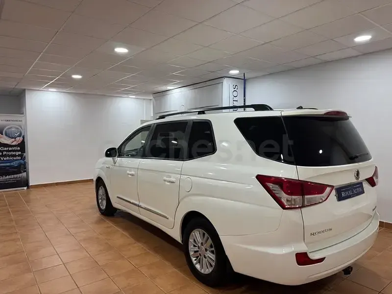 Usado SsangYong Rodius 155 CV (114 kW) 2014 Blanco Monovolumen