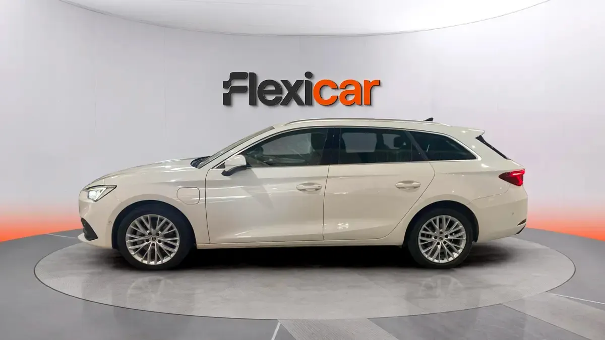 Usado Seat Leon XCELLENCE 204 CV (150 kW) 2021 Blanco Berlina