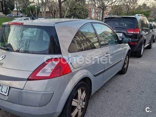 Usado Renault Mégane II Authentique 98 CV (72 kW) 2004 Gris / plata Berlina