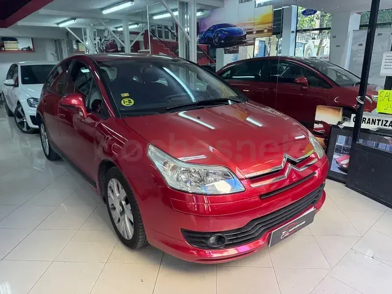 Usado Citroën C4 92 CV (67 kW) 2006 Rojo Berlina