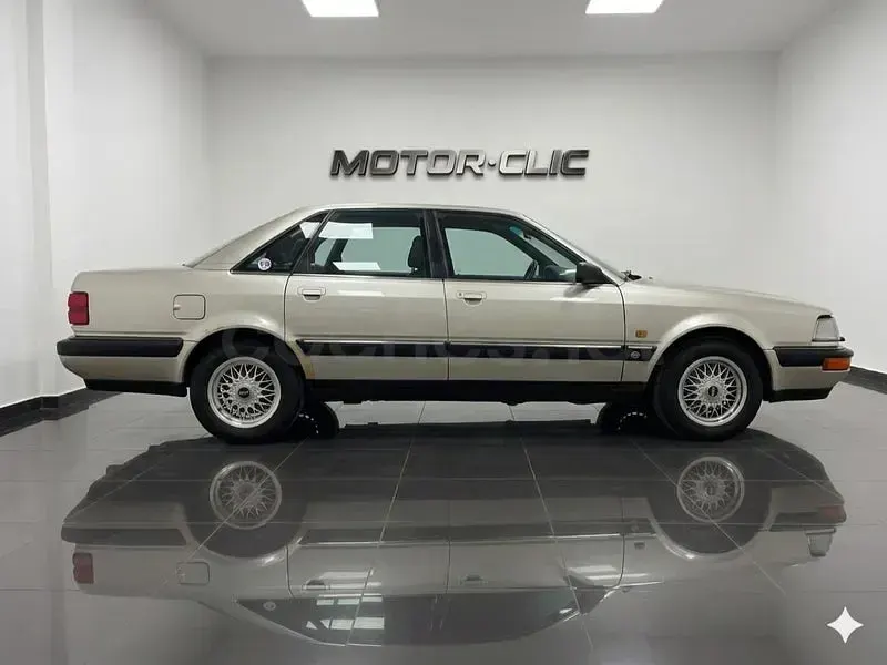 Usado Audi V8 250 CV (183 kW) 1990 Gris / plata Berlina