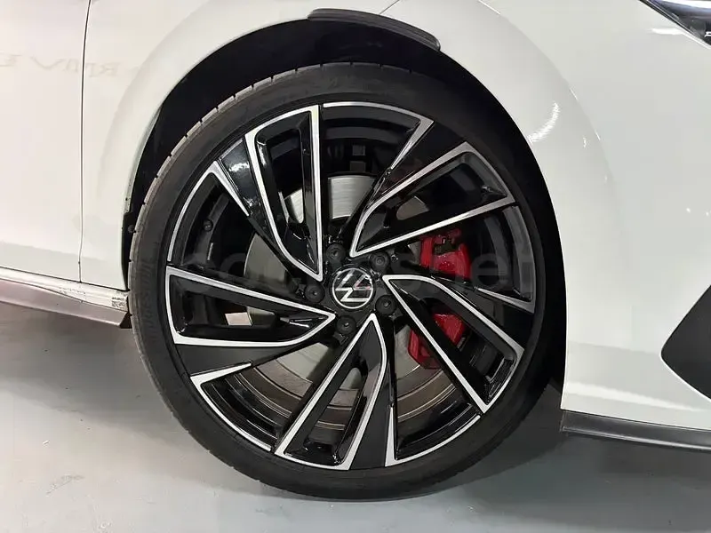 Occasion VW Golf VIII GTI 245 ch (180 kW) 2023 Blanc Berline