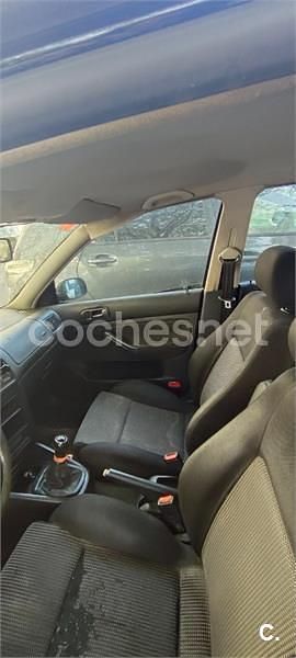 Usado VW Golf IV Highline 100 CV (73 kW) 2000 Negro Familiar