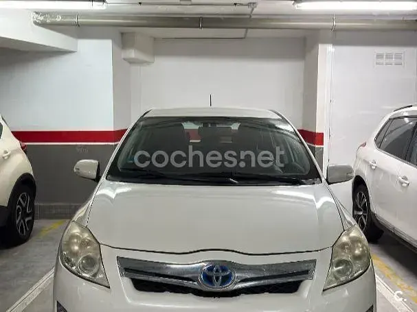 Usado Toyota Auris Hybrid Advance 135 CV (99 kW) 2010 Blanco Berlina