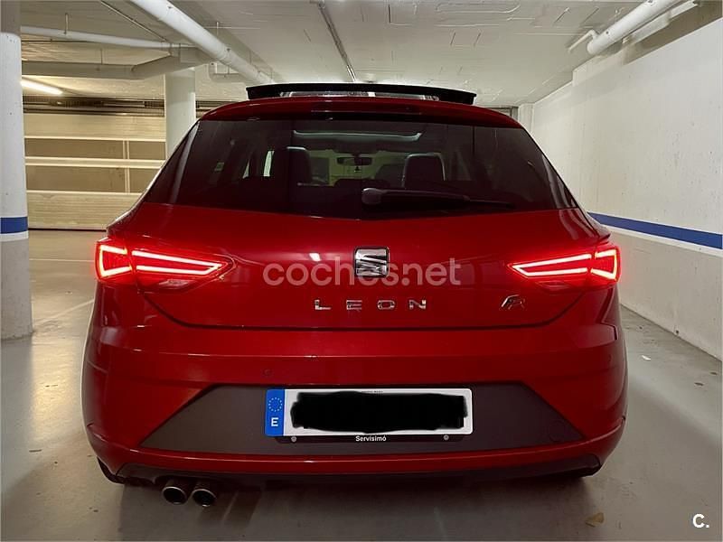 Usado Seat Leon FR 125 CV (91 kW) 2018 Granate Berlina
