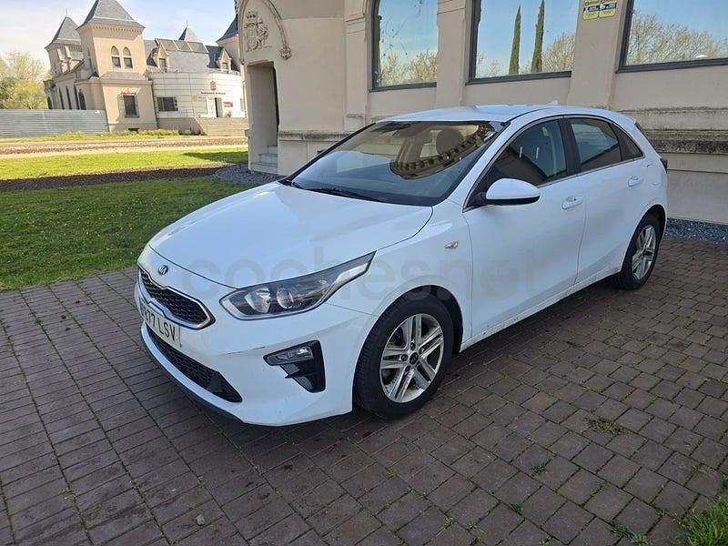 Usado Kia Ceed 120 CV (88 kW) 2021 Blanco Utilitario