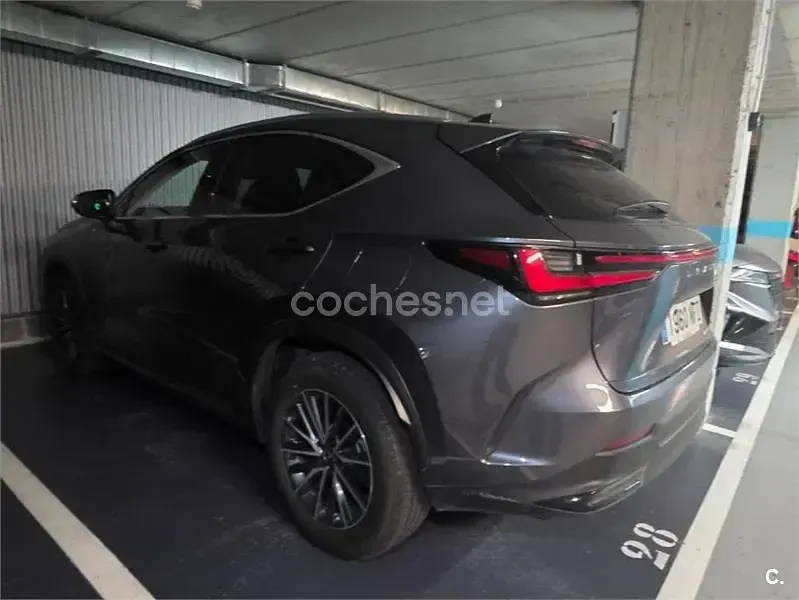 Usado Lexus NX450h+ 306 CV (225 kW) 2025 Gris / plata SUV