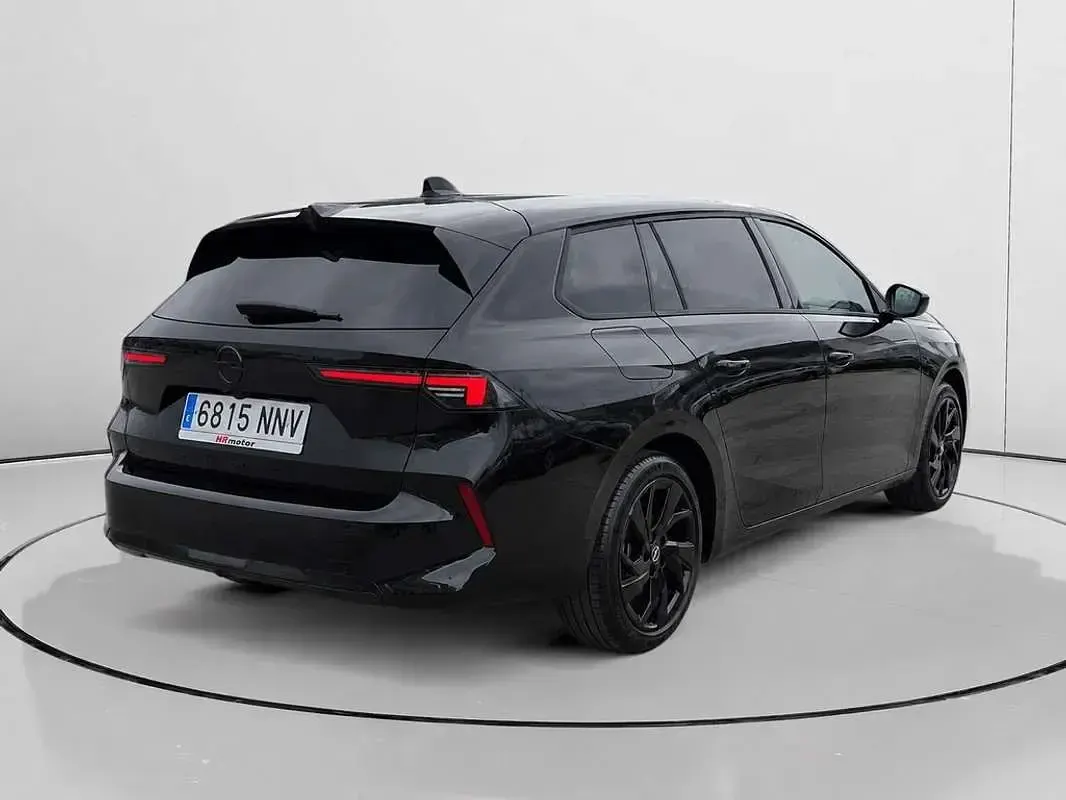 Usado Opel Astra Edition 131 CV (96 kW) 2024 Negro Utilitario