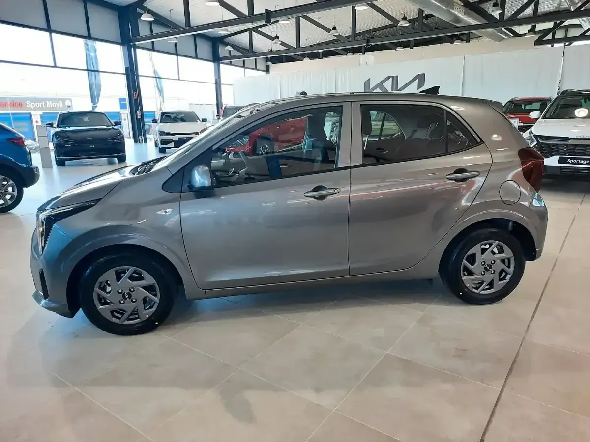 Usado Kia Picanto 63 CV (46 kW) 2024 Gris Utilitario