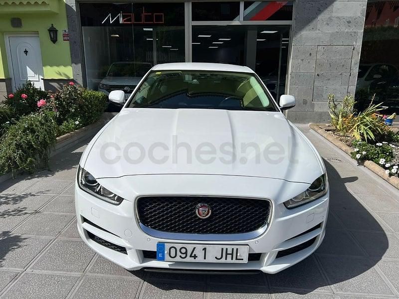 Usado Jaguar XE Portfolio 180 CV (132 kW) 2015 Blanco Berlina