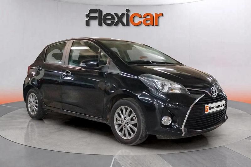 Usado Toyota Yaris Active 69 CV (50 kW) 2016 Negro Utilitario