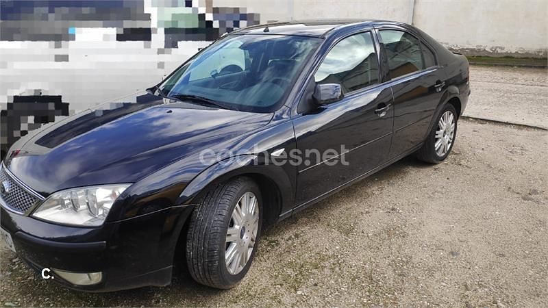 Usado Ford Mondeo Sport 130 CV (95 kW) 2003 Negro Berlina