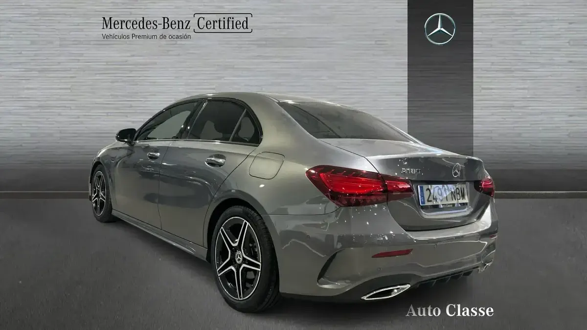 Usado Mercedes A180 136 CV (100 kW) 2025 Gris Berlina