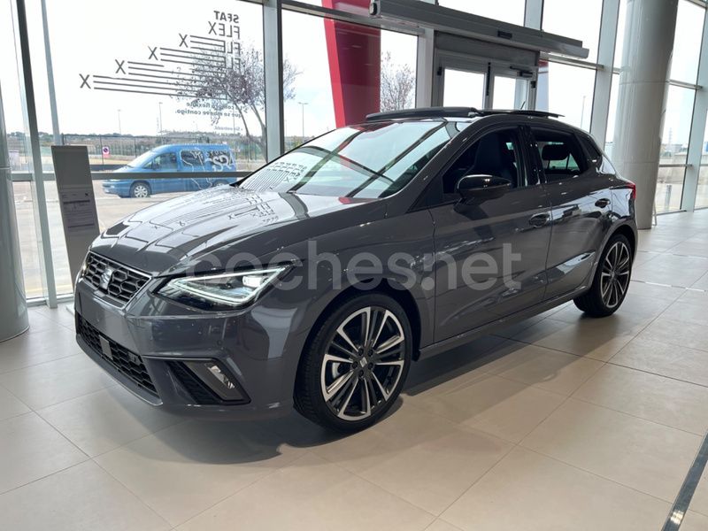 Gris / plata Nuevo 2025 Seat Ibiza FR Berlina | 25.900 € (Caro) - Imagen 1/4