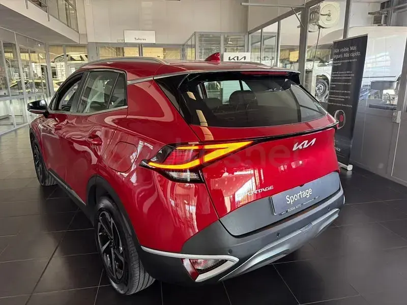 Usado Kia Sportage 150 CV (110 kW) 2023 Rojo SUV