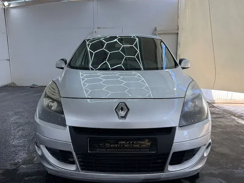 Usado Renault Scénic Dynamique 105 CV (77 kW) 2009 Gris / plata Monovolumen