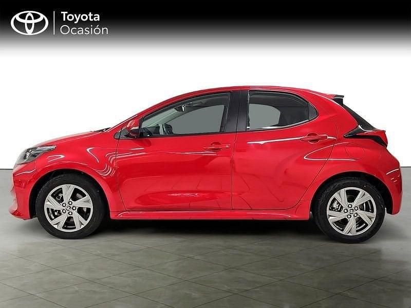 Usado Toyota Yaris Active 116 CV (85 kW) 2025 Rojo Utilitario