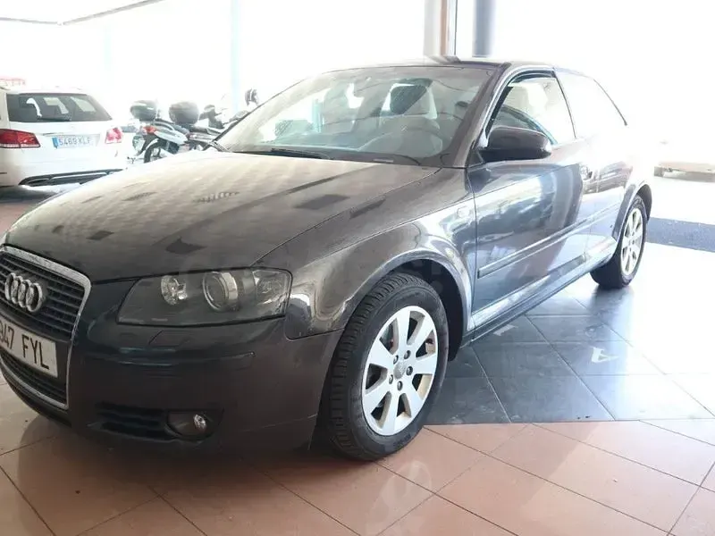 Usado Audi A3 Ambiente 140 CV (102 kW) 2008 Gris / plata Utilitario