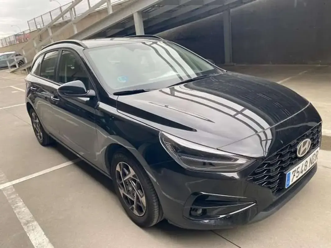 Usado Hyundai i30 101 CV (74 kW) 2025 Negro Familiar