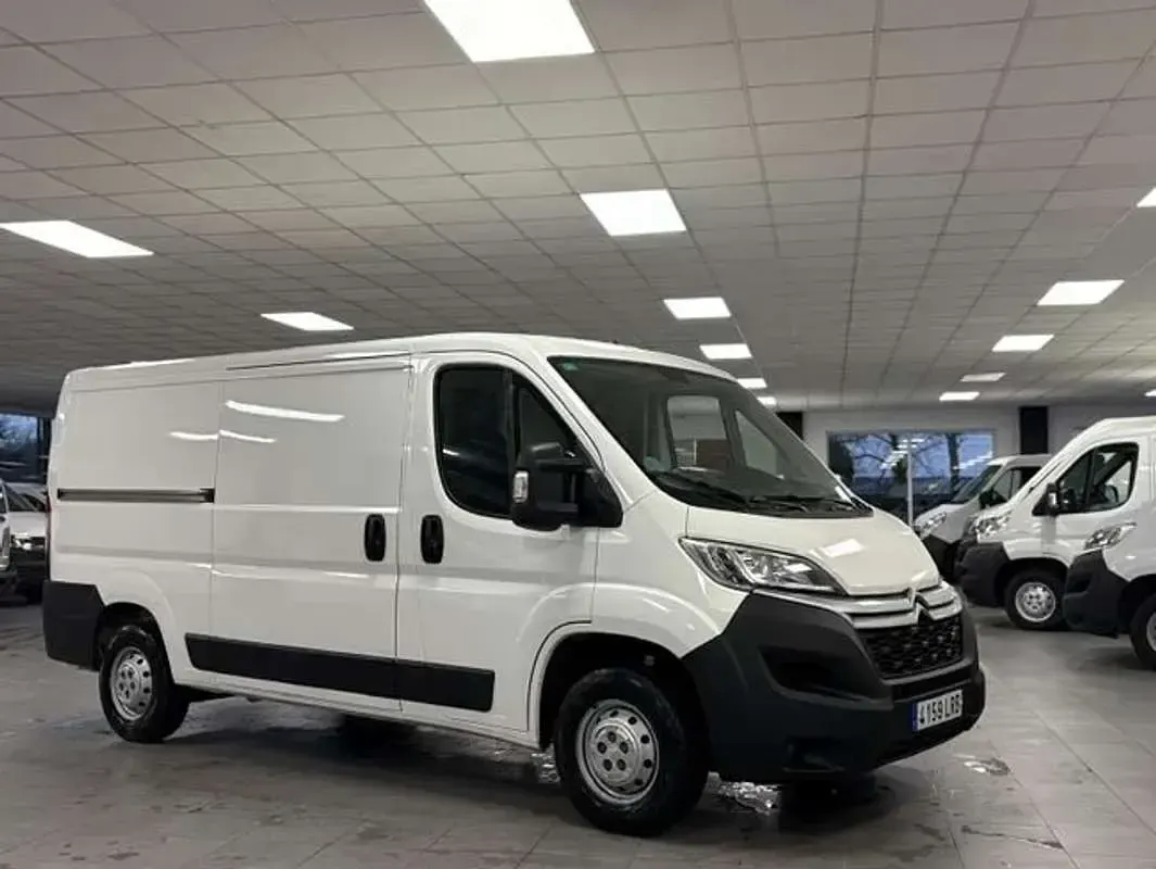 Usado Citroën Jumper 140 CV (102 kW) 2022 Blanco Monovolumen