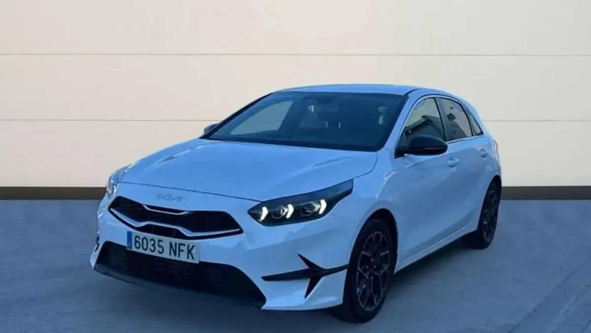 Usado Kia Ceed Style 101 CV (74 kW) 2025 Blanco Utilitario