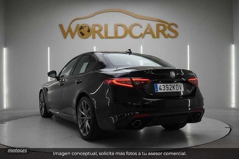 Usado Alfa Romeo Giulia 199 CV (146 kW) 2017 Negro Berlina