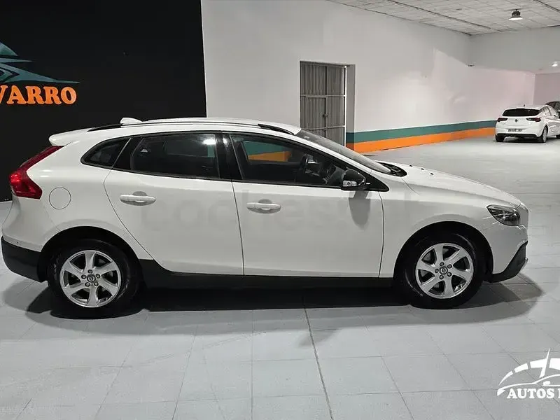 Usado Volvo V40 Kinetic 120 CV (88 kW) 2016 Blanco Berlina