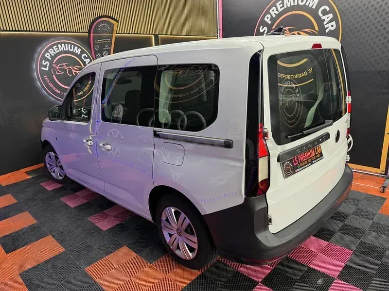 Usado VW Caddy 122 CV (89 kW) 2021 Blanco Monovolumen