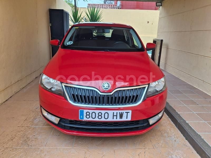 Usado Skoda Rapid Active 90 CV (66 kW) 2014 Rojo Berlina