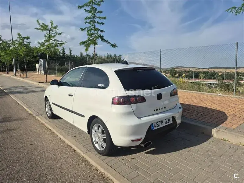Usado Seat Ibiza Reference 85 CV (62 kW) 2008 Blanco Berlina
