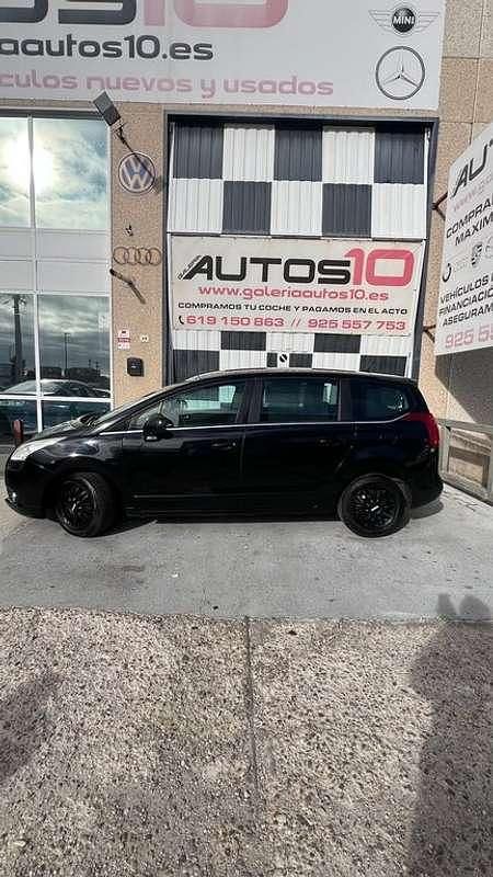 Usado Peugeot 5008 112 CV (82 kW) 2011 Negro Familiar
