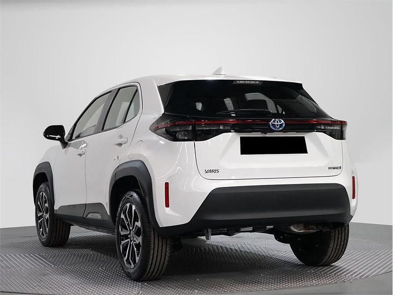 Usado Toyota Yaris Hybrid Active 116 CV (85 kW) 2022 Ámbar