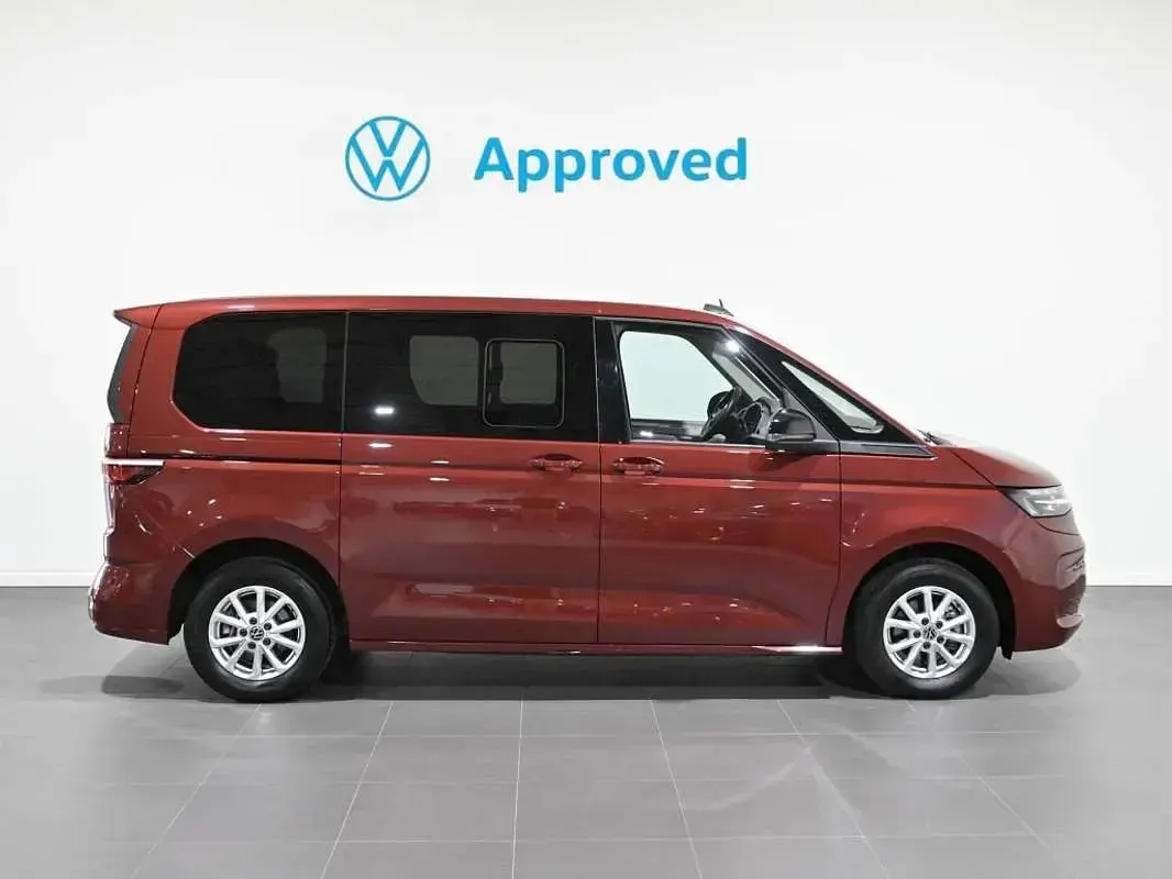 Usado VW Multivan 150 CV (110 kW) 2025 Rojo Monovolumen