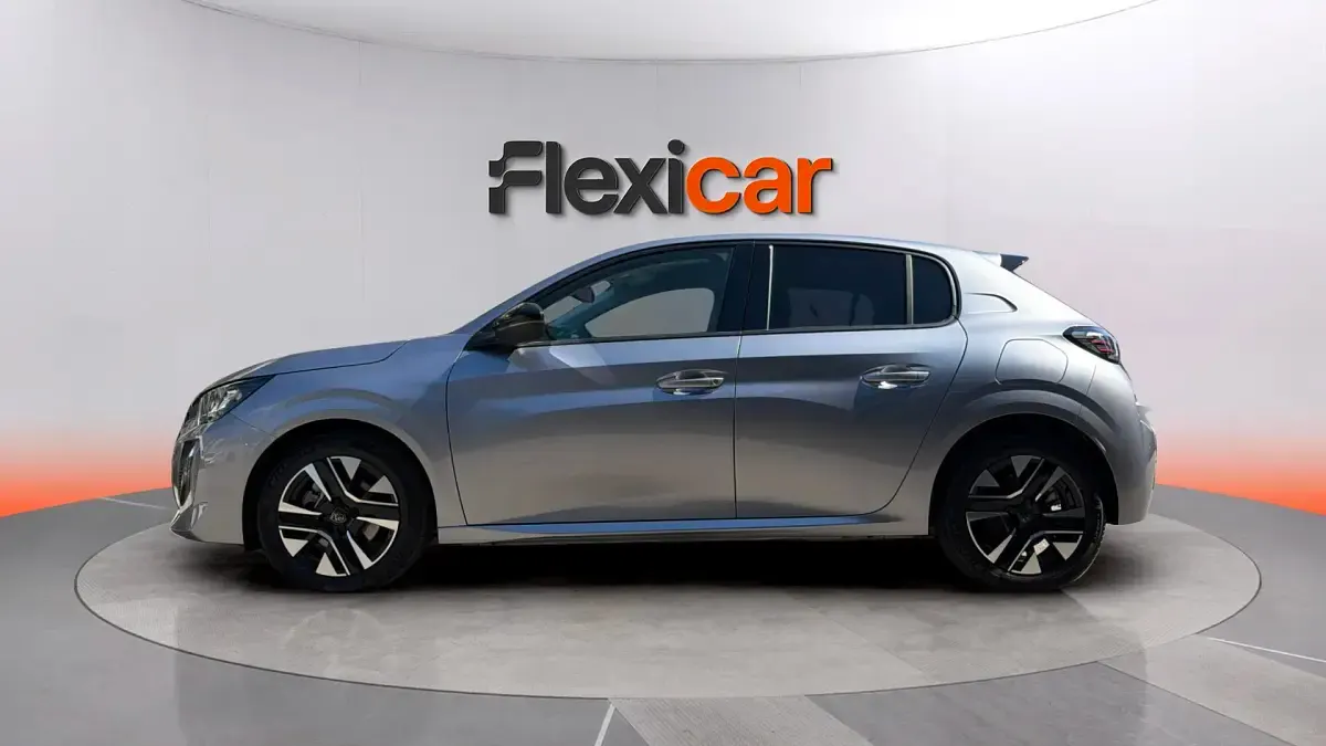 Usado Peugeot 208 Allure 101 CV (74 kW) 2025 Gris Utilitario