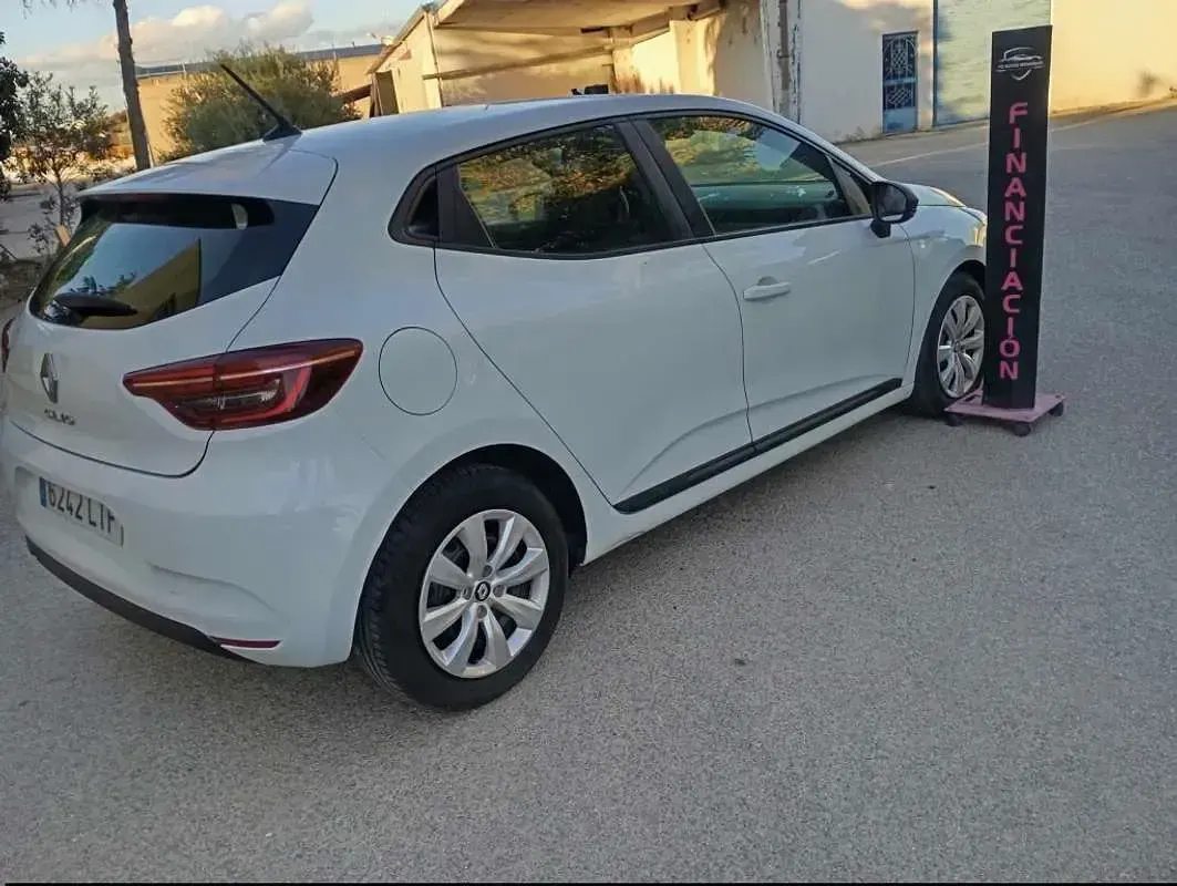 Usado Renault Clio Zen 101 CV (74 kW) 2022 Blanco Utilitario