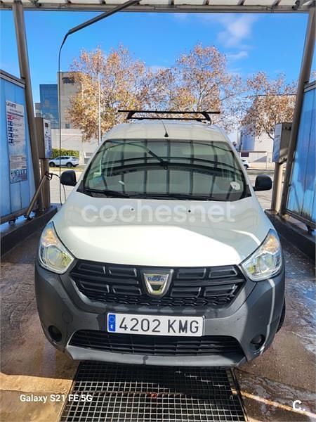 Usado Dacia Dokker Essentiel 102 CV (75 kW) 2018 Blanco Monovolumen